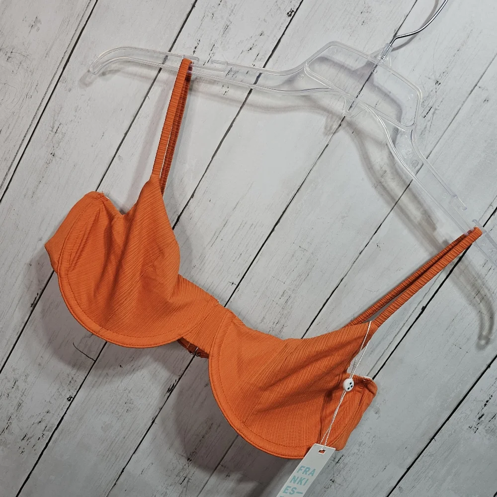 NWT Frankies Bikinis Pam Plisse Underwire Bikini Top Marigold Swimsuit Size XL.